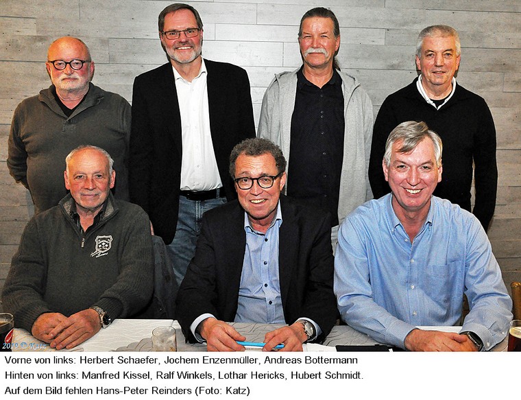 Foto zeigt Gruppenbild des Vostandes der "Eintracht" Wickrathberg.
